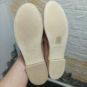 Туфли на низком каблуке