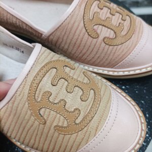 Туфли на низком каблуке