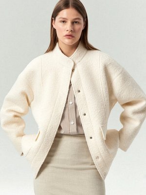 Бомбер с накладными карманами из шерсти