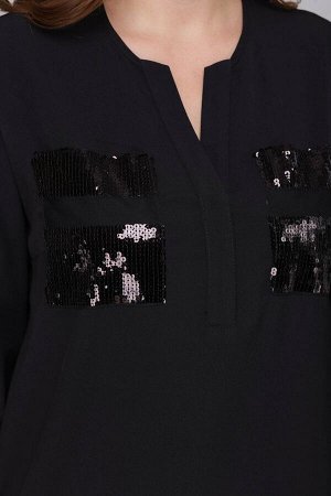 Блуза Блуза Anna Majewska М-1309 
Состав ткани: ПЭ-100%; 
Рост: 170 см.

Женская блуза прямого силуэта с V-образным вырезом, планкой и накладными карманами из пайеток в области груди. Рукава втачные 