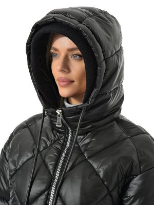 Куртка зимняя цвет черный.