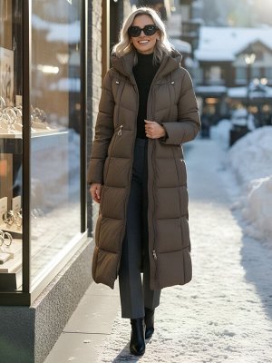 Пальто зимнее утепленное с капюшоном женское светло-коричневого цвета 7729SK