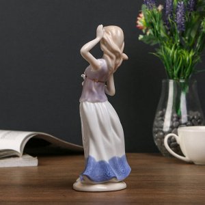 Сувенир "Молодая девушка с белой голубкой" 21х8х6.5 см
