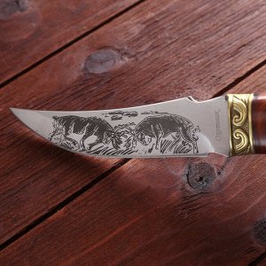 Нож охотничий, в чехле, 23 см, лезвие с узором, рукоять деревянная