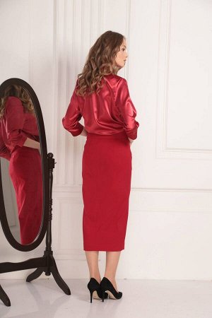 Блуза Блуза AMORI  6194 красная 
Состав ткани: ПЭ-100%;

Атласная нарядная блузка с декоративным бантом у горловины. Длина на рост 164-60, рукав 43 см, 170-66, рукав 45 см.  Подходит на рост 164-170 