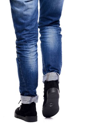 Ботинки Страна производитель: Турция
Полнота обуви: Тип «F» или «Fx»
Материал верха: Замша
Материал подкладки: Байка
Стиль: Повседневный
Форма мыска/носка: Закругленный
Каблук/Подошва: Платформа
Высот
