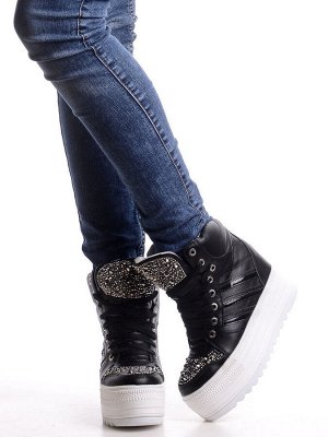 Ботинки Страна производитель: Китай
Полнота обуви: Тип «F» или «Fx»
Материал верха: Натуральная кожа
Цвет: Черный
Материал подкладки: Натуральная кожа
Стиль: Молодежный
Каблук/Подошва: Платформа
Высот