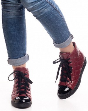 Ботинки Страна производитель: Китай
Размер женской обуви x: 35
Полнота обуви: Тип «F» или «Fx»
Вид обуви: Ботинки
Сезон: Весна/осень
Материал верха: Натуральная кожа
Материал подкладки: Байка
Каблук/П