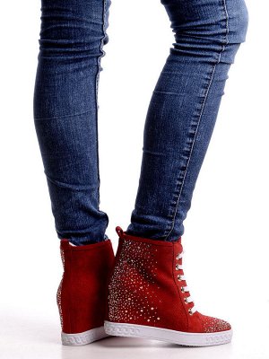Ботинки Страна производитель: Китай
Полнота обуви: Тип «F» или «Fx»
Материал верха: Замша
Цвет: Красный
Материал подкладки: Натуральная кожа
Стиль: Молодежный
Форма мыска/носка: Закругленный
Каблук/По