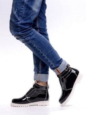 Ботинки Страна производитель: Китай
Размер женской обуви x: 36
Полнота обуви: Тип «F» или «Fx»
Вид обуви: Ботинки
Сезон: Весна/осень
Материал верха: Искусственная кожа
Материал подкладки: Искусственна