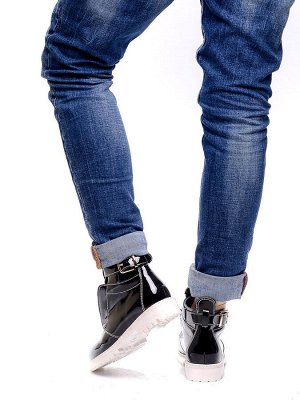 Ботинки Страна производитель: Китай
Вид обуви: Ботинки
Сезон: Весна/осень
Размер женской обуви x: 36
Полнота обуви: Тип «F» или «Fx»
Материал верха: Искусственная кожа
Материал подкладки: Искусственна