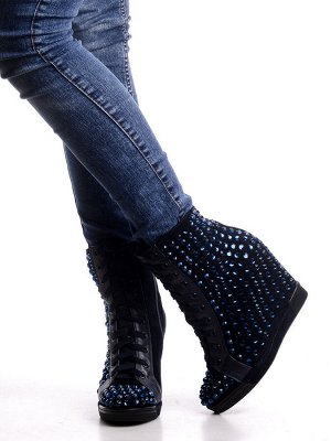 Ботинки Страна производитель: Китай
Полнота обуви: Тип «F» или «Fx»
Материал верха: Замша
Цвет: Синий
Материал подкладки: Байка
Стиль: Молодежный
Форма мыска/носка: Закругленный
Каблук/Подошва: Танкет