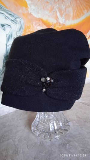 Вязаная шапка на флисе