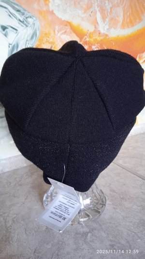 Вязаная шапка на флисе