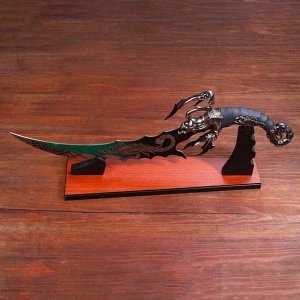 Сувенирный нож на подставке. скорпион на лезвии и рукоятке. 53.5 см