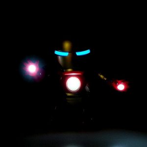 Робот «Танцующий Герой», световые и звуковые эффекты, работает от батареек