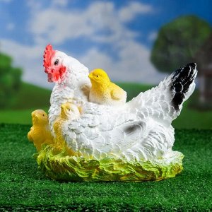Садовая фигура "Курица наседка с цыплятами" белая 28х21см