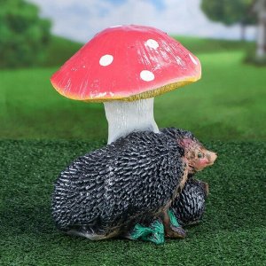 Садовая фигура "Семья ёжиков под грибом", разноцветный, 25 см