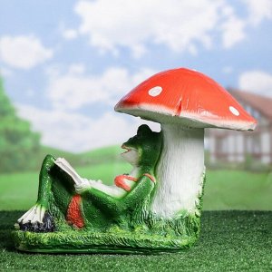 Садовая фигура "Лягушка под грибом с книжкой" 25х45х35см