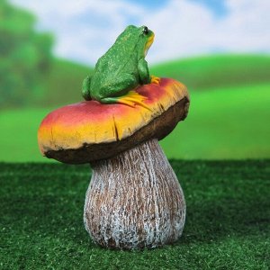 Садовая фигура "Гриб сыроежка с лягушкой", разноцветный, 22 см