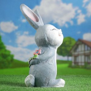Садовая фигура "Заяц с цветком" 22х45см  серый