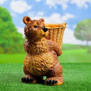Садовая фигура "Медведь с корзиной" 30х23х30см