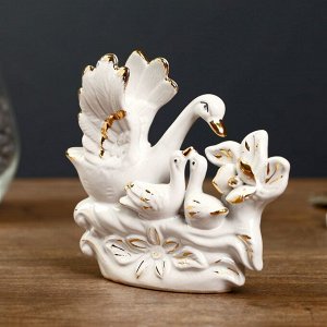 Сувенир керамика &quot;Лебедь с птенцами в цветах&quot; белый с золотом 13х14,2х4 см