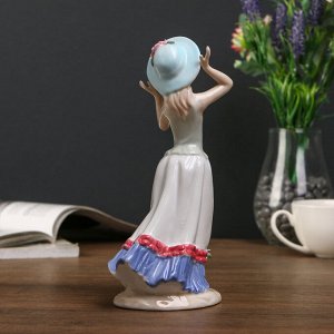 Сувенир "Молодая девушка в шляпке с корзиной цветов" 21,5х11х7 см