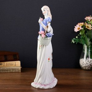 Сувенир керамика "Девушка в юбке в цветах с корзиной" бело-голубая 31х12х9 см