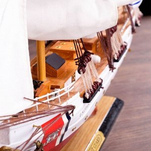 Корабль сувенирный «Проводник», 3 мачты, белый борт, чёрная подставка, белые паруса