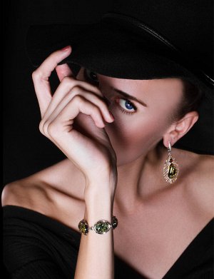 Браслет с натуральным янтарём зелёного цвета «Лион»