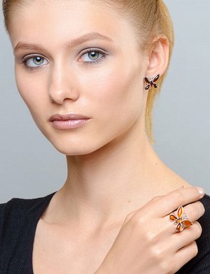 Серьги-бабочки, украшенные янтарём коньячного цвета «Апрель»