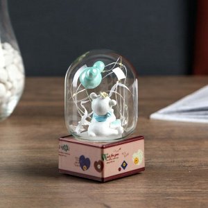 Сувенир полистоун свет "Белый мишка с воздушными шариками" МИКС 11,5х7х7 см