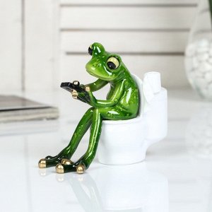 Фигурка полистоун лак «Лягушонок на унитазе с телефоном», 12.5x8x11 см
