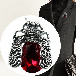 Брошь Муха В наши дни брошь – это безоговорочный must-have! А это значит, что такой аксессуар должен быть в гардеробе каждой женщины, которая привыкла считать себя истинной леди.