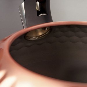 Чайник со свистком Magistro Glow, 3 л, индукция, ручка soft-touch, цвет бронза