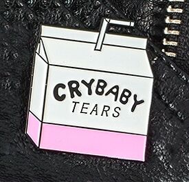 Брошь-значок «Cry baby tears»