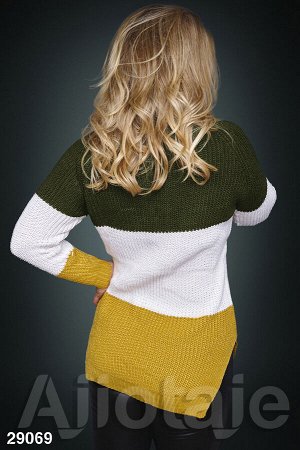Удлиненных трехцветный свитер с высоким воротником