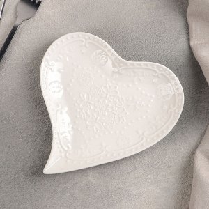 Блюдо сервировочное «Сьюзен. Сердце», 16,5?16 см, цвет белый
