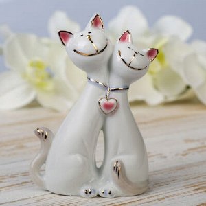 Сувенир керамика "Кот и кошка с сердечком" цветные 13х9,5х5 см