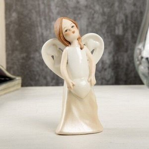 Сувенир керамика "Ангел девочка в кремовом платье с сердцем" 12х6,5х5,3