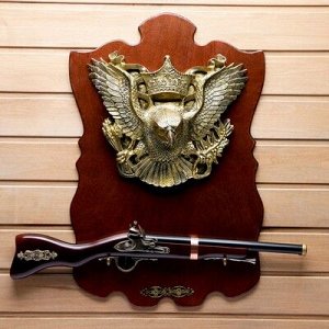 Сувенирное ружье на планшете с орлом, 40*60см