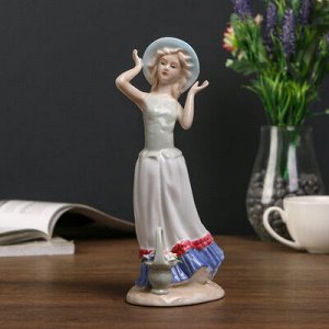 Сувенир керамика "Молодая девушка в шляпке с корзиной цветов" 21,5х11х7 см