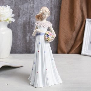 Сувенир керамика "Девушка в платье с бантом и воротом-рюшами, с цветами" 29х13,5х13,5 см