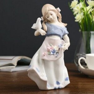Сувенир керамика "Девочка с цветами на переднике с голубем" 22х10х12 см