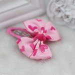 Яркая заколка для волос в форме бантика