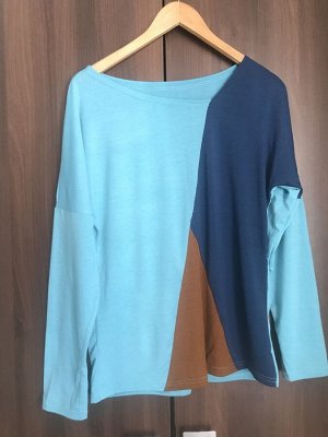Кофта Фасон свободный, длина - 63 см
Ог по изделию 49х2 см