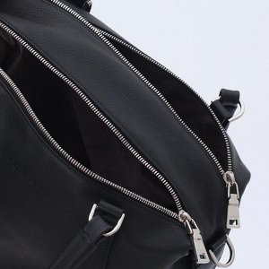 Сумка 22 см x 31см x 12 cm  (высота x длина  x ширина ) Удобная вместительная сумочка с двумя автономными отделами,каждый из которых закрывается на молнию, носится в руке или на плече на длинном ремне