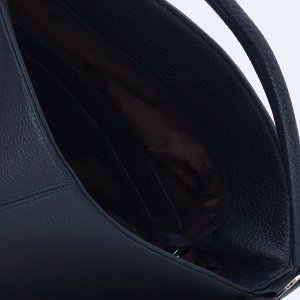 Сумка 31 x 35 x 12 cm  (высота x длина  x ширина ) Элегантная мягкая сумочка, закрывается на молнию,  носится в руке или на плече. Внутри: по центру отделение/перегородка на молнии, карман на молнии н