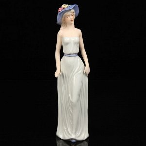Сувенир керамика "Девушка в белом платье в шляпке с цветами" 30х8,5х6,5 см